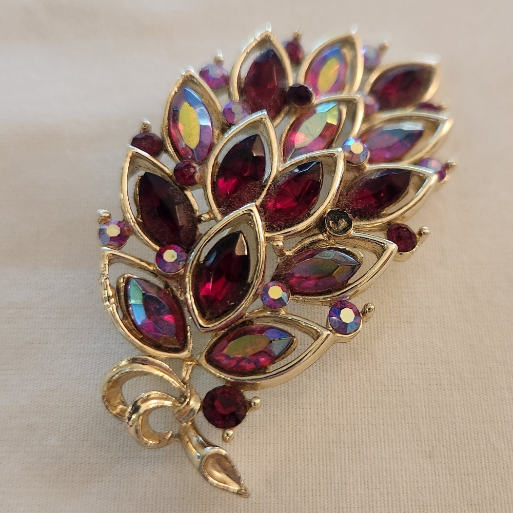 Vintage Brooch Sparkle Cottagecore Classic